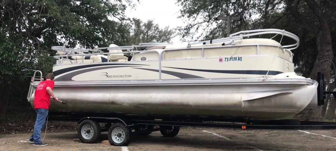 Detailing a Bennington 2275 GL Pontoon Boat